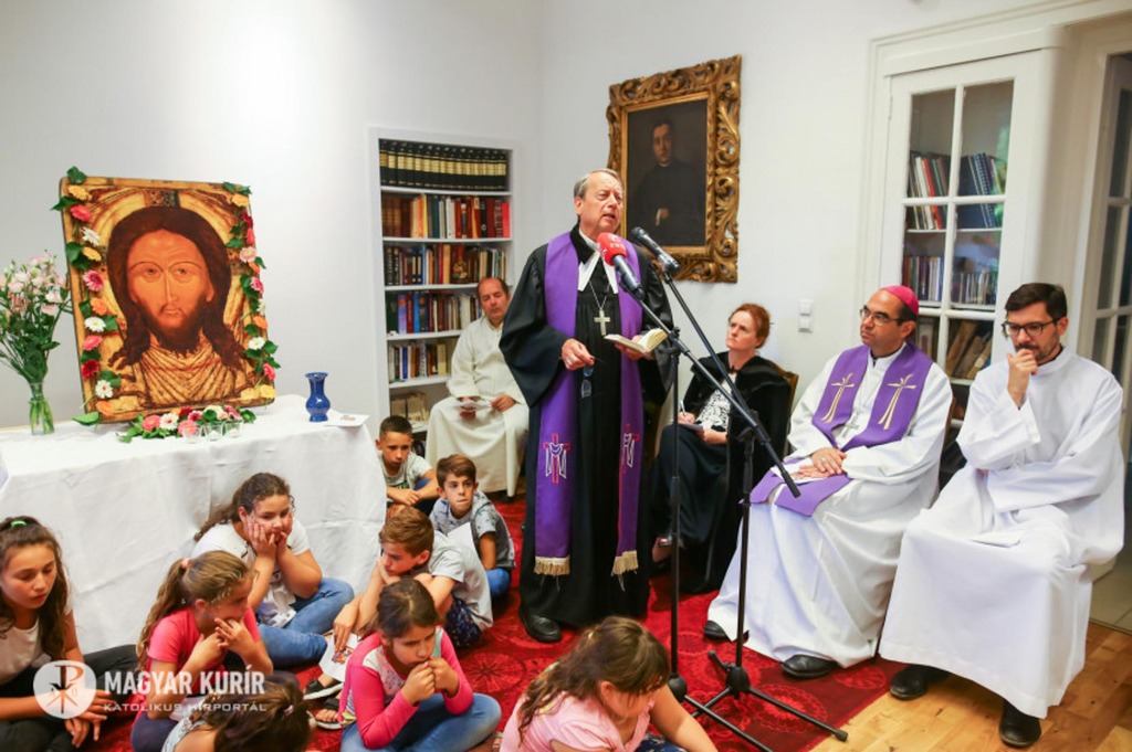Für eine Zukunft ohne Antiziganismus. Ökumenischer Gottesdienst in Budapest für das Volk der Roma und Gedenken an den Porrajmos durch das Zeugnis von Éva Fahidi, eine Überlebende von Auschwitz
