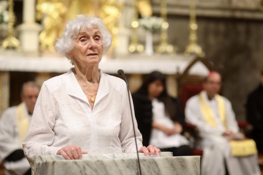 A Budapest la preghiera in memoria del porrajmos e la testimonianza di Éva Fahidi, sopravvissuta ad Auschwitz. Per sconfiggere l'odio contro rom e sinti
