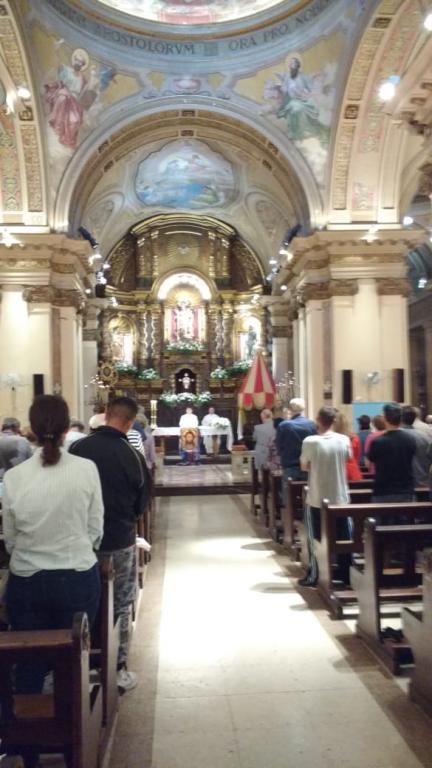 Nel giorno di San Martino, patrono di Buenos Aires, una famiglia di poveri si riunisce per pregare e fare festa 