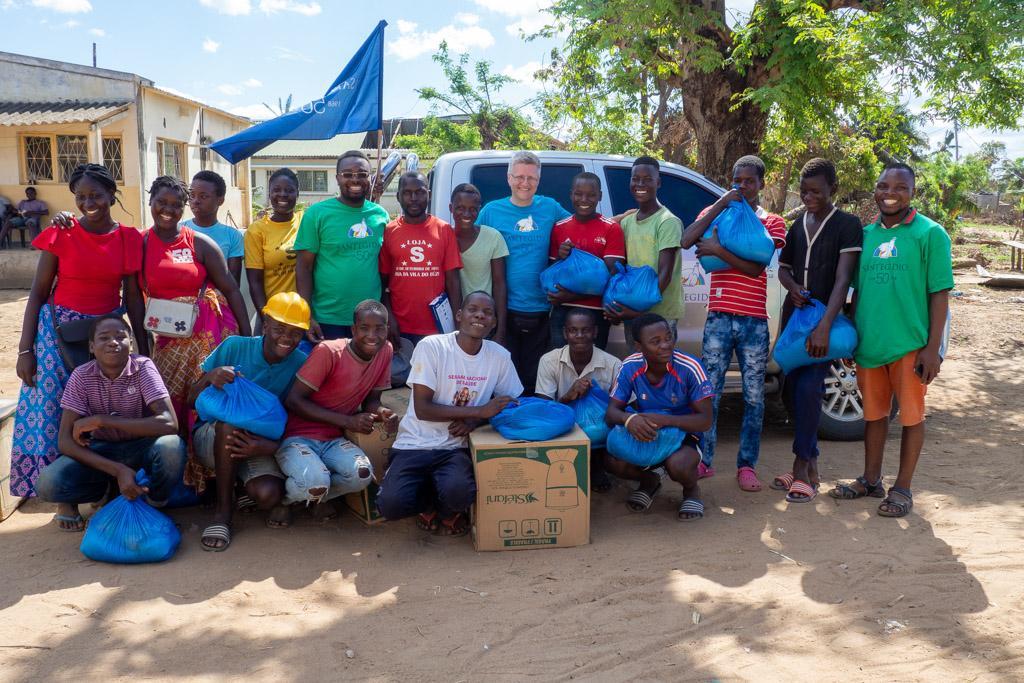 Mozambique sufre graves carencias alimentarias en las zonas afectadas por el ciclón Idai. Se reparten alimentos en Beira y en las aldeas