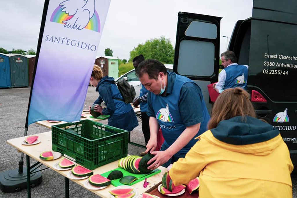 En Calais, la Comunidad de Sant’Egidio de Bélgica acompaña a los jóvenes migrantes y refugiados que aún no tienen un futuro