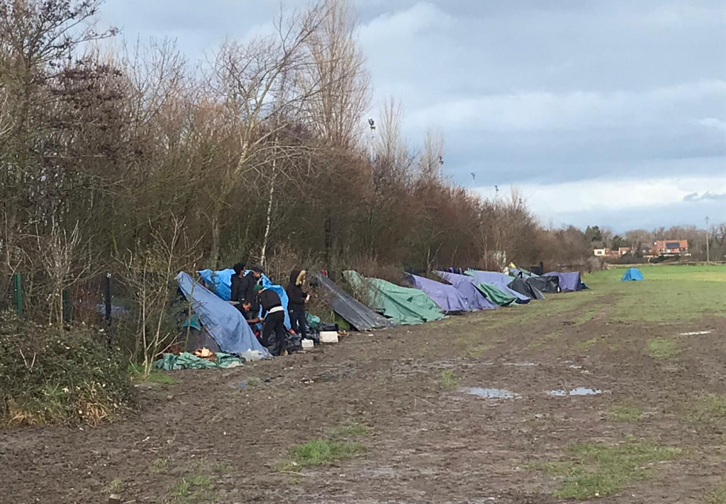 Kerstmis voor allen bereikt ook Calais, het uiteinde van Europa