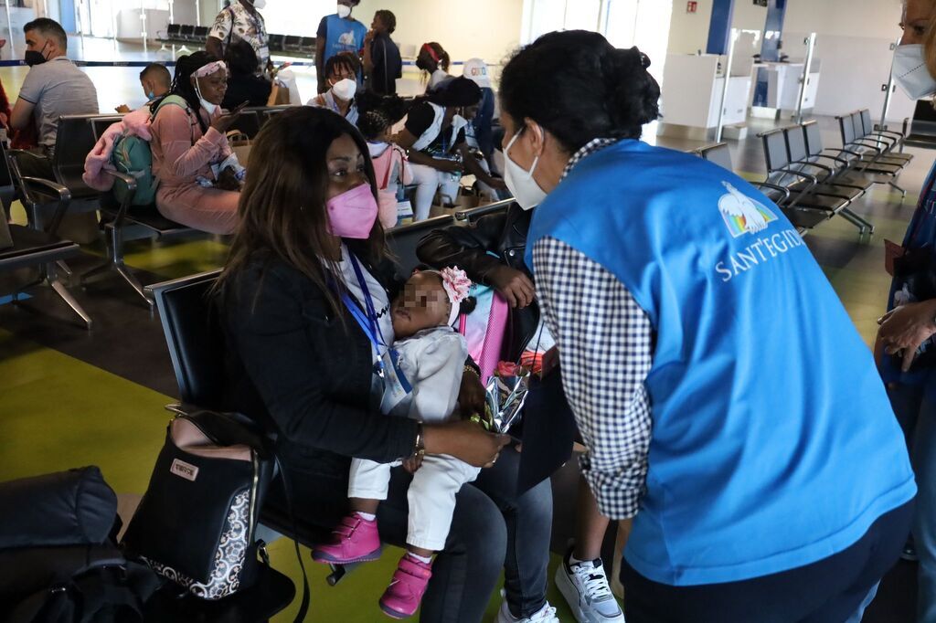 Les couloirs humanitaires conduisent en lieu sûr 35 réfugiés fuyant des 