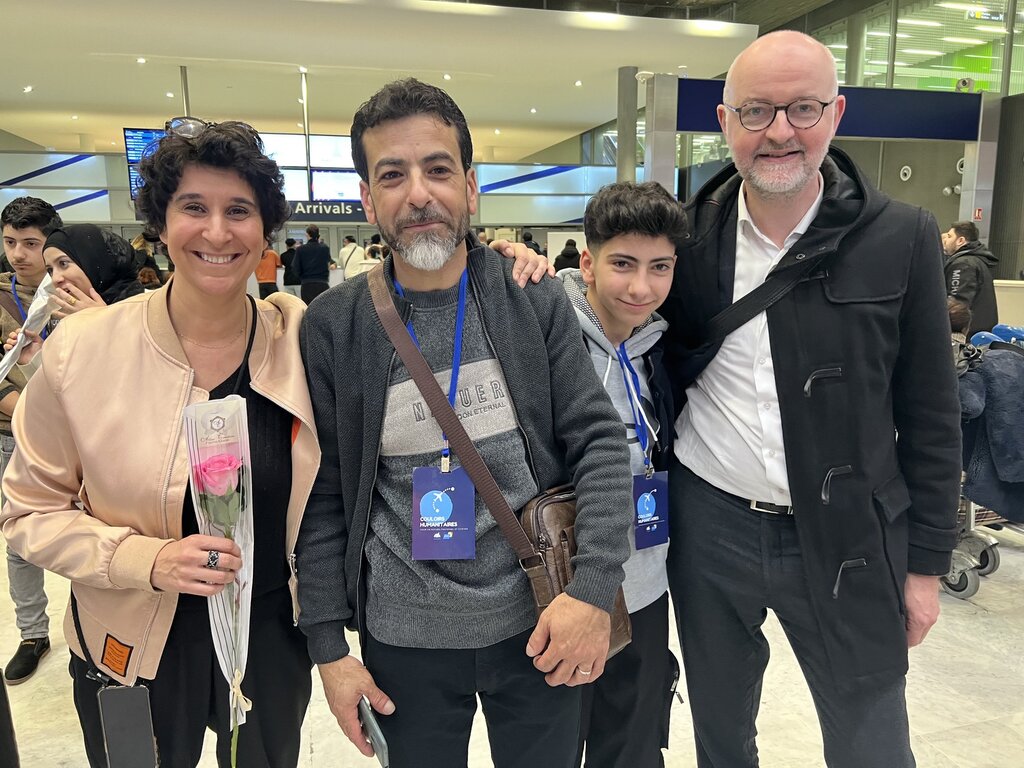 A bridge between Lebanon and France: refugees' families from Syria are welcomed in Paris