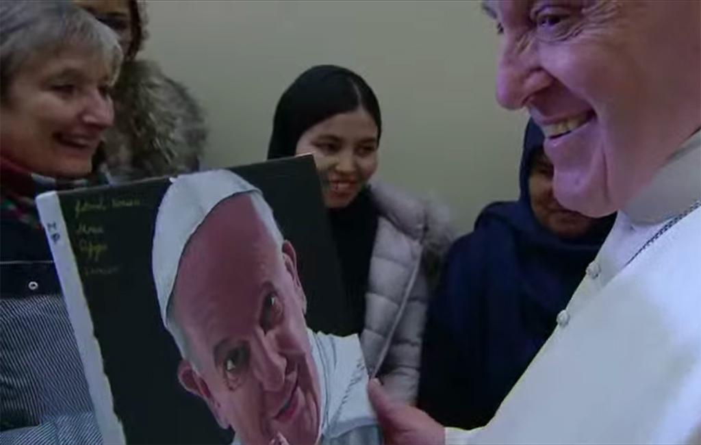 Pope Francis and the refugees from Lesbos unveiling the cross of migrants: