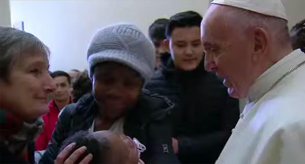 Pope Francis and the refugees from Lesbos unveiling the cross of migrants: