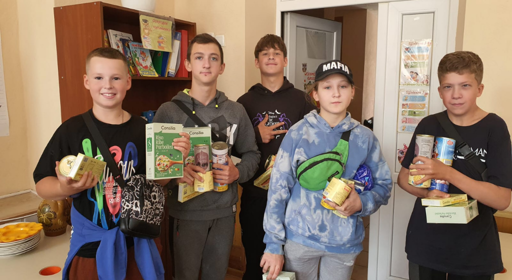 El 1 de junio en Ucrania es el día de los niños. Con dicho motivo la Comunidad ha llevado regalos a las familias de la escuela que fue bombardeada en Irpin