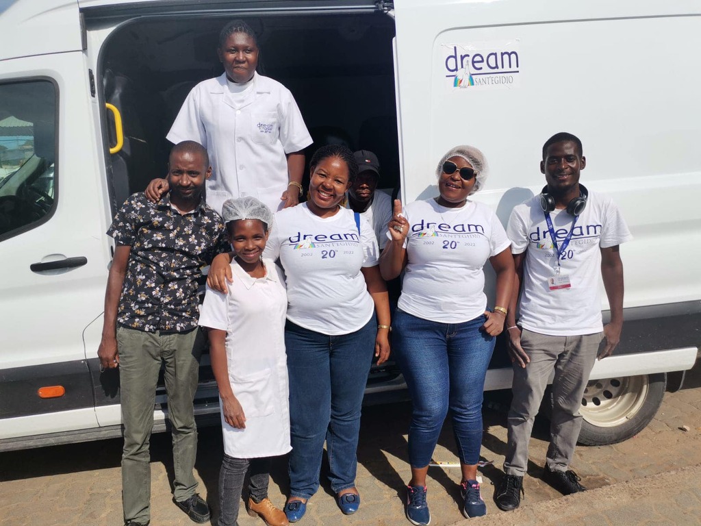Uma 'Feira de Saúde', com rastreios de prevenção e tratamento, promovida pelo Centro DREAM de Zimpeto por ocasião do Dia do Médico Moçambicano