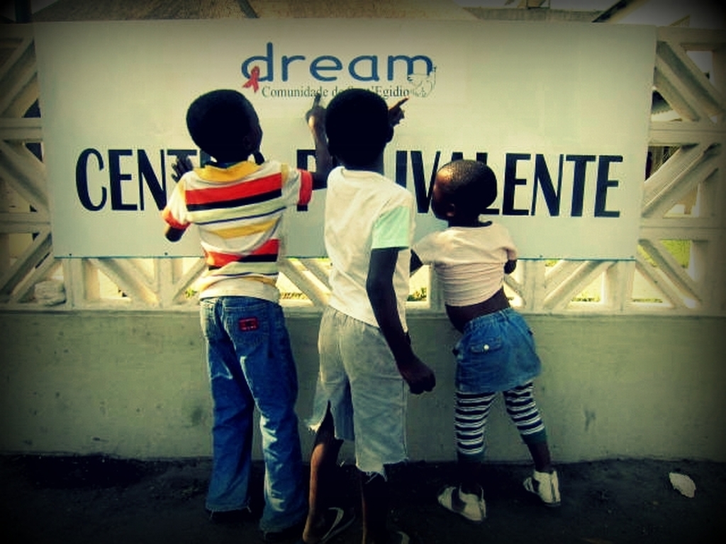 En ocasió del Dia de la dona moçambiquesa i del Dia Mundial de la Salut, el programa DREAM presenta la nova web www.dream-health.org