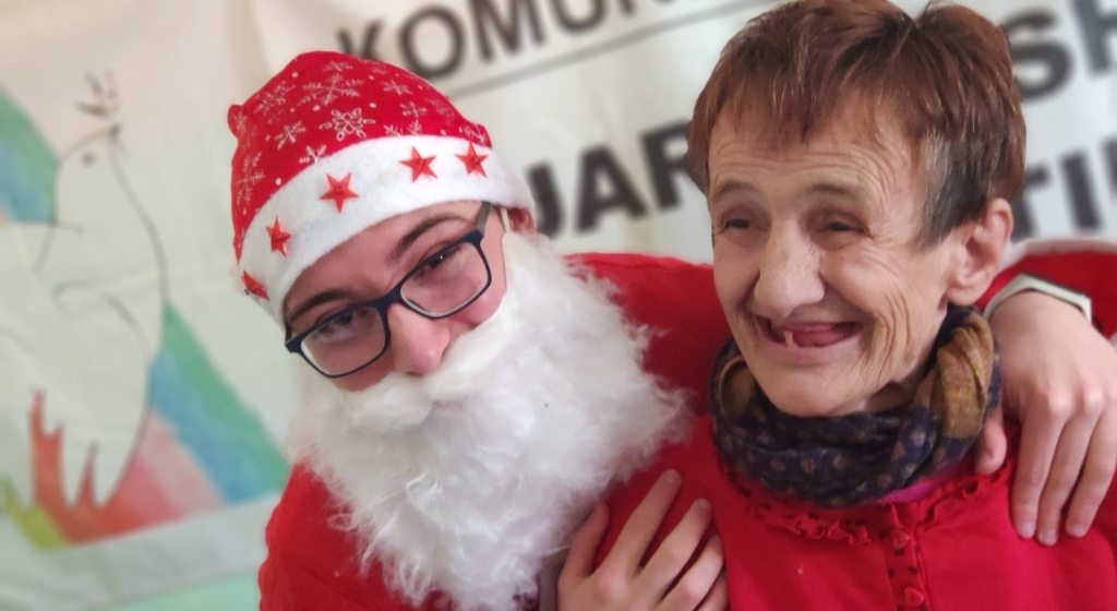 No hospital psiquiátrico de Elbasan na Albânia, após um longo período de isolamento devido à pandemia, foi de novo possível celebrar o Natal