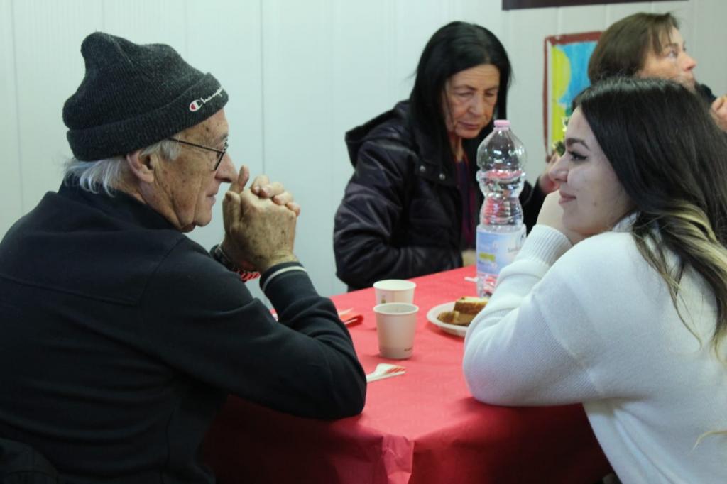 Les Jeunes pour la paix avec les personnes âgées d'Amatrice et de l’Aquila : une tradition devenue une famille sur les lieux du tremblement de terre