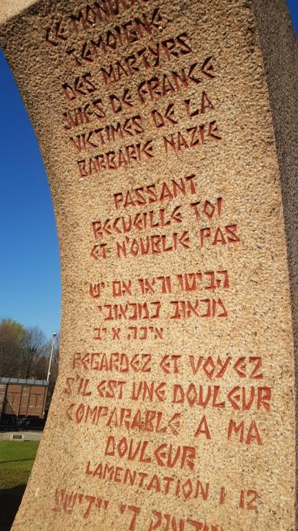 Die Erinnerung an die Schrecken des Rassismus in der Geschichte bewahren. Die Jugend für den Frieden von Paris auf einer Pilgerreise nach Drancy