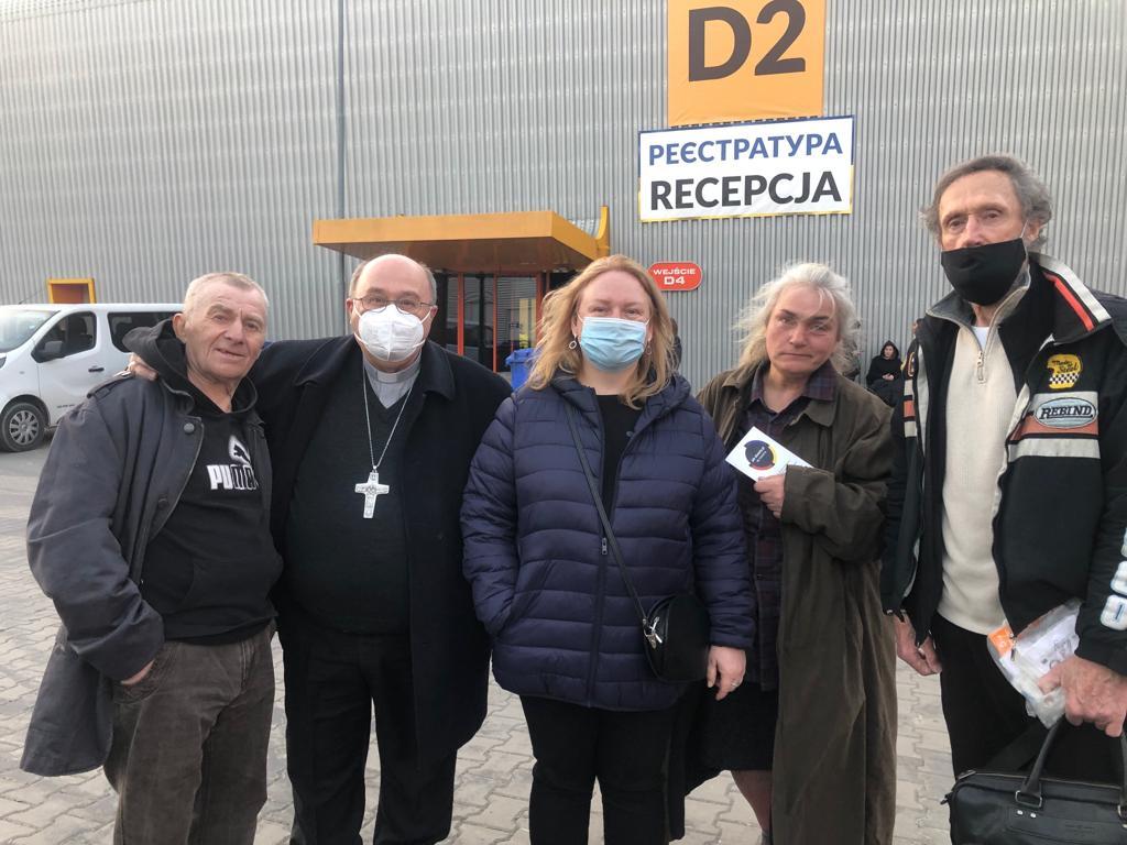 Aus Kampanien nach Polen, um Kriegsflüchtlinge zu treffen: die Reise von Bischof Giuseppe Mazzafaro