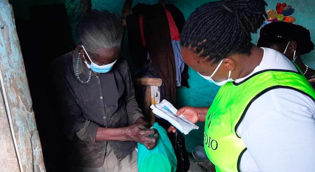 Em Muyenga Sant'Egidio distribui ajuda às pessoas idosas empobrecidas pela pandemia
