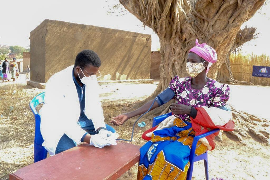Prévenir, soigner, nourrir, accompagner: c'est ainsi que Sant'Egidio prend soin des personnes âgées du Malawi au temps du coronavirus