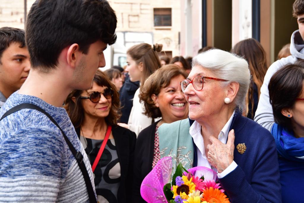 Il rifiuto dell'antisemitismo comincia da giovani: gli studenti di Roma incontrano Lea Polgar, discriminata da bambina dalle leggi razziste del 1938 #NoMemoryNoFuture