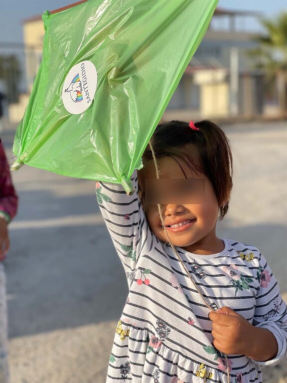 Las cometas de los niños afganos de Lesbos son una señal de esperanza para cerrar la misión veraniega de Sant’Egidio