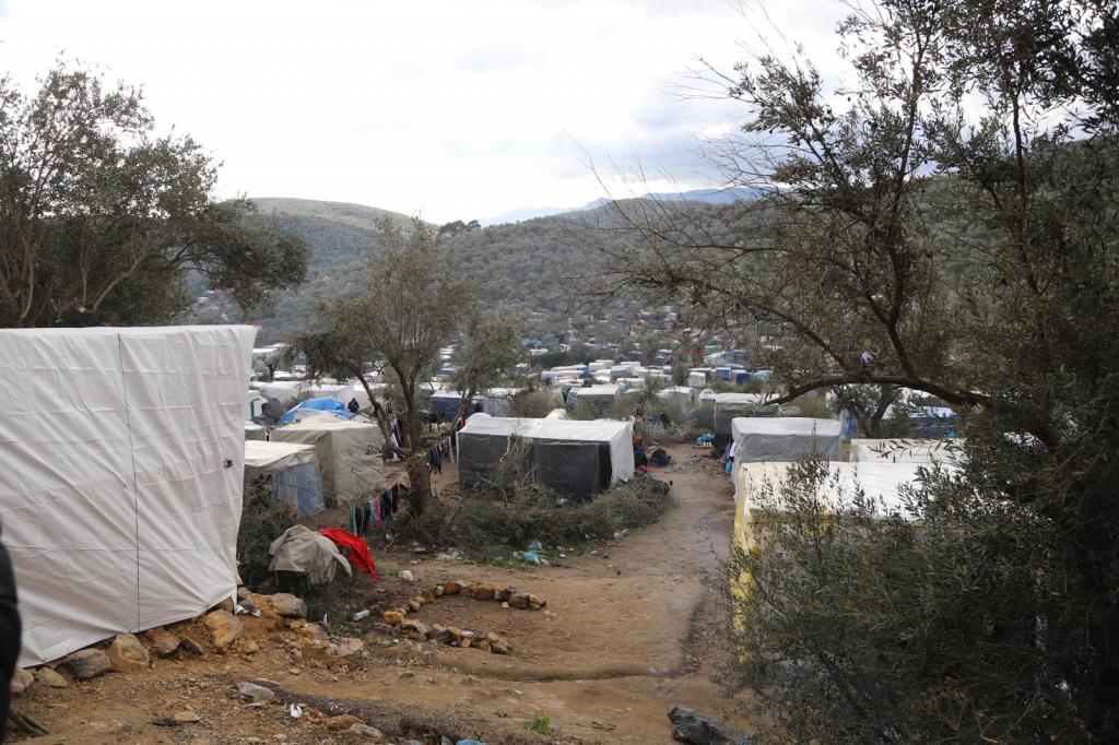 In der Kälte der Flüchtlingslager auf Lesbos bringt die Solidarität von Sant'Egidio Wärme in den ersten Tagen des neuen Jahres