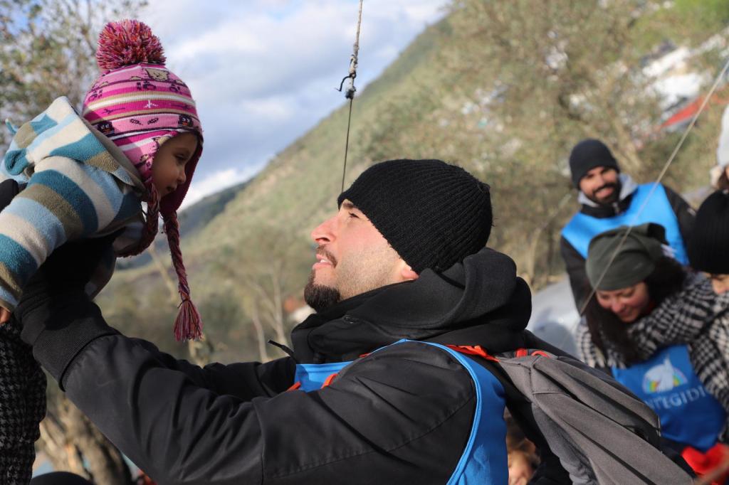 Enmig del fred dels camps de refugiats de Lesbos la solidaritat de Sant'Egidio escalfa els primers dies de l'any