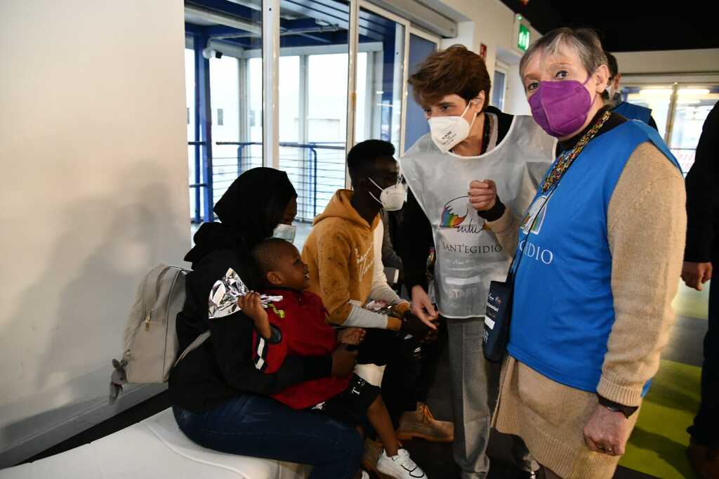 Ein weiterer Flug der Hoffnung nach Italien. 93 Asylbewerber aus Libyen durch die humanitären Korridore eingereist