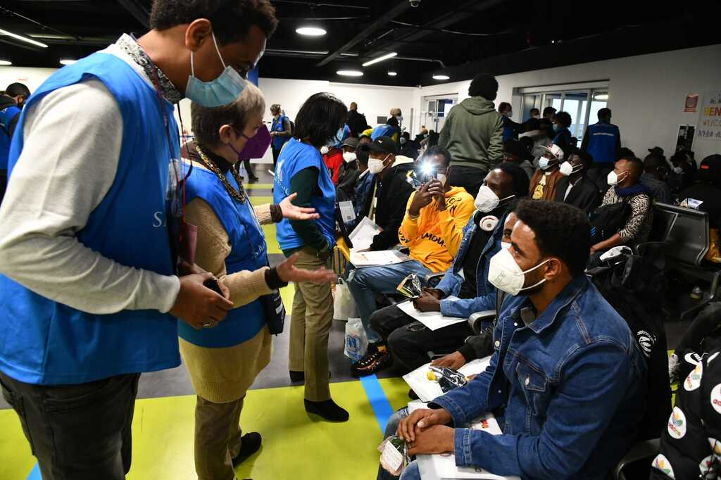 Un nuovo volo per l'Italia che dà speranza. 93 richiedenti asilo dalla Libia arrivati con i corridoi umanitari