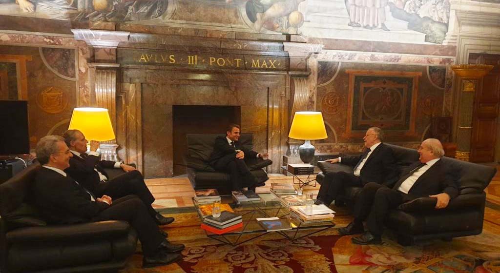 Frankreich: Treffen mit Präsident Macron im Palazzo Farnese
