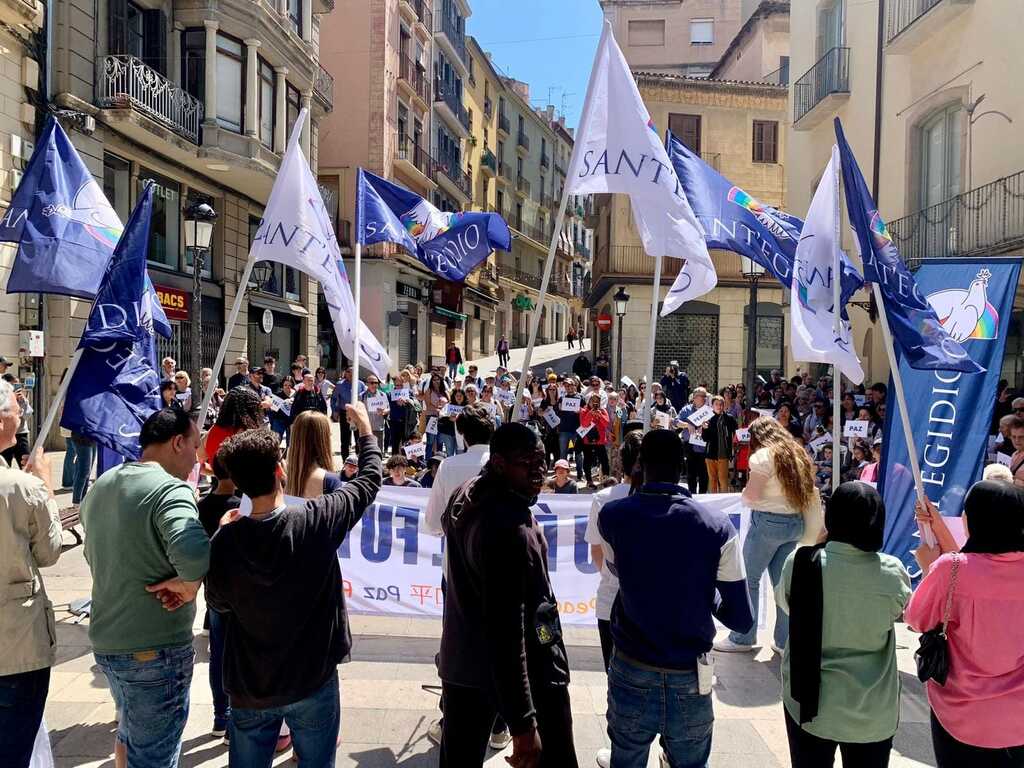 Fiesta de la paz en el centro de Manresa, ciudad de Cataluña, en España