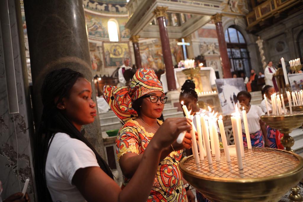 Weltflüchtlingstag – Gebetsgedenken „Sterben auf dem Weg der Hoffnung“ in Santa Maria in Trastevere in Rom