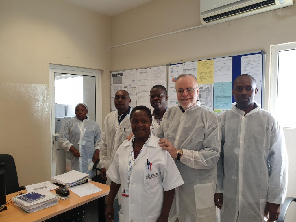 Andrea Riccardi visited the Dream Centre in Beira: a medical excellence for prevention and care of chronic and infectious diseases