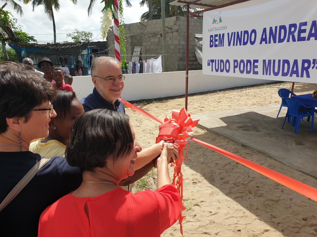 Andrea Riccardi mengunjungi pusat DREAM Sant'Egidio di Beira, sebuah pusat kesehatan mutakhir