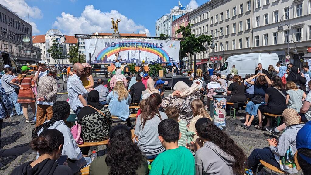 NO MORE WALLS - Fest der Kinder der Schulen des Friedens von Sant'Egidio in Berlin: Mauern überwinden und Frieden aufbauen