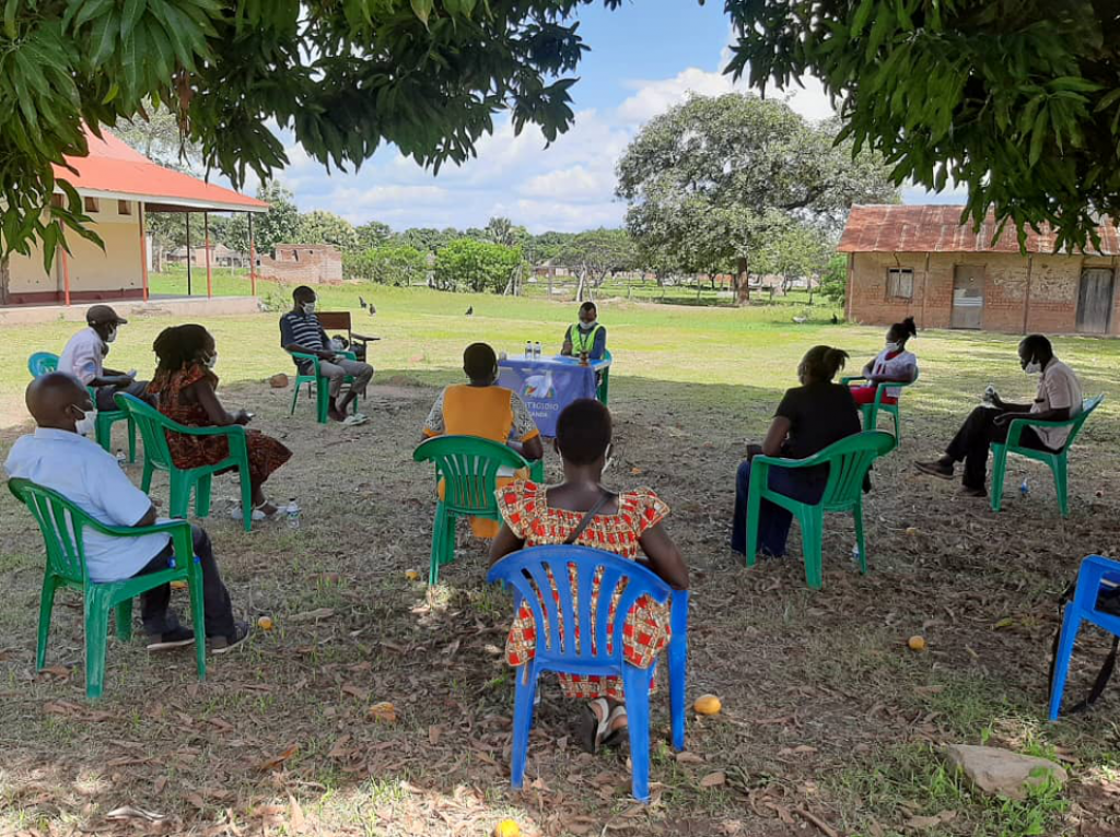 En vue de la réouverture, à l’École de la paix du camp de réfugiés de Nyumanzi en Ouganda, on apprend à prévenir le coronavirus