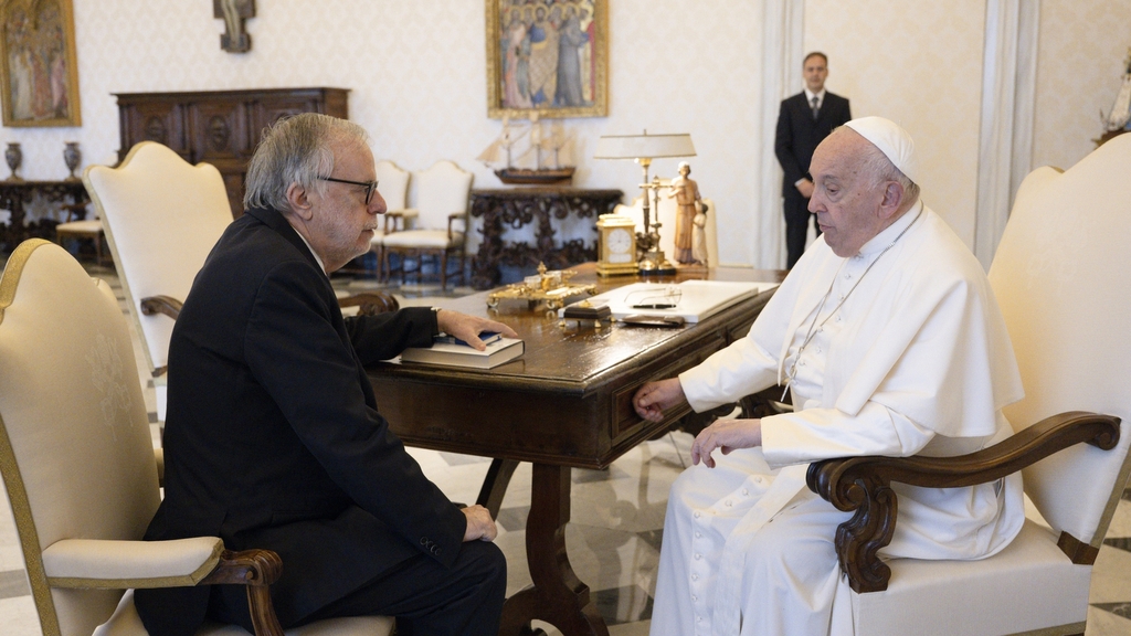 El papa Francisco recibe en audiencia a Andrea Riccardi. Hablan sobre el Día Mundial de los niños, sobre la paz y sobre migrantes