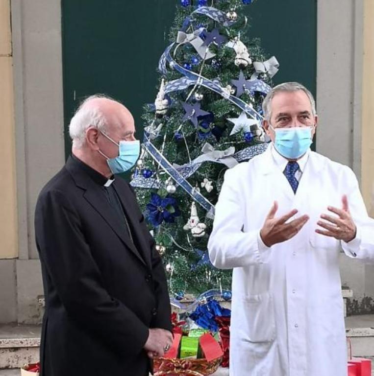 Doni natalizi di Sant'Egidio per i ricoverati dello Spallanzani: il calore di un'amicizia che continua 