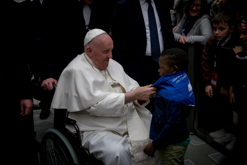 Pope Francis meets the people of the humanitarian corridors