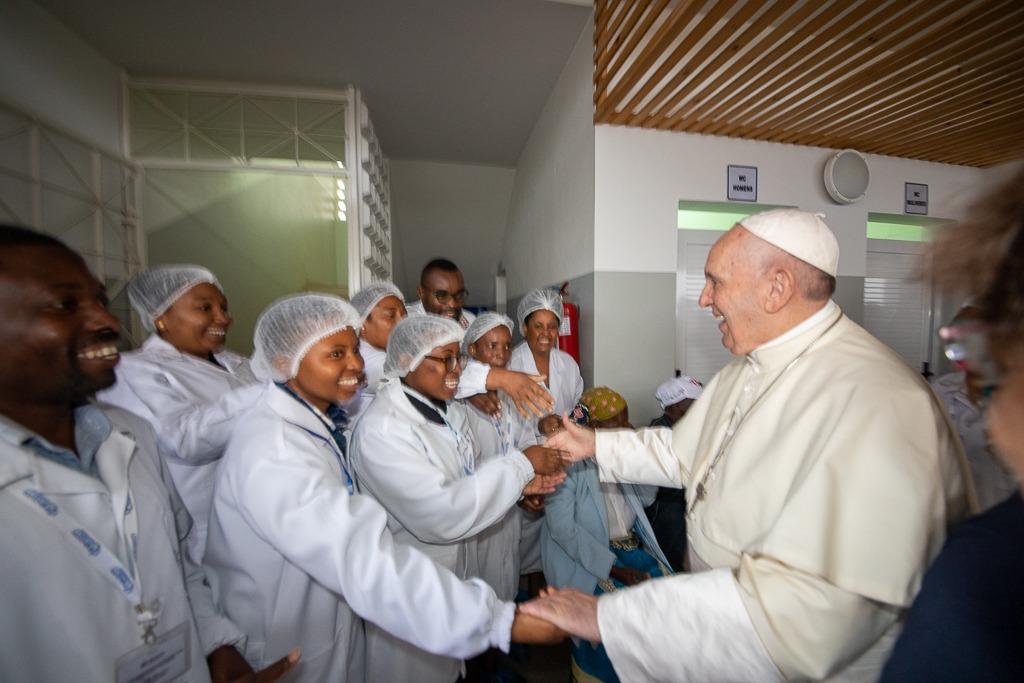 Mozambique, pope Francis’ visit at the DREAM centre of the Community of Sant’egidio in Zimpeto: “ Here the parable of the good samaritan is realized”