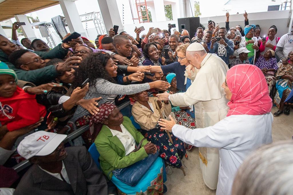 Mozambique, le pape François au centre DREAM de Sant’Egidio : « Ici se réalise la parabole du Bon Samaritain »