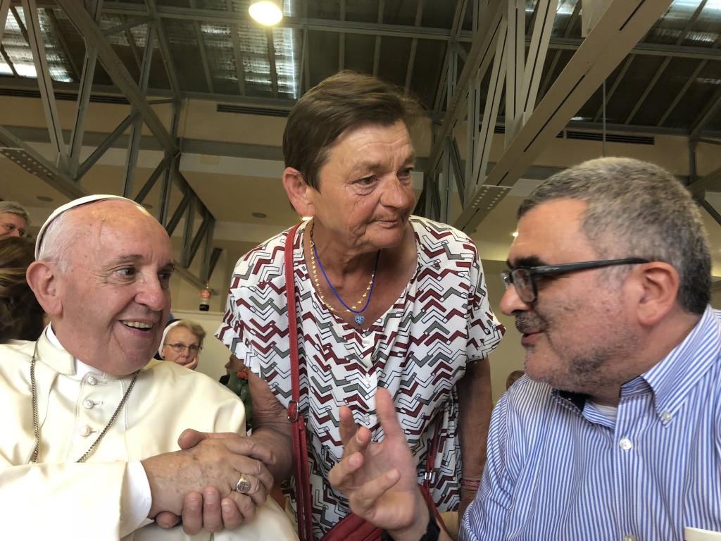 Amb el papa Francesc en el sopar amb els pobres per celebrar la creació com a cardenal de Konrad Krajewski