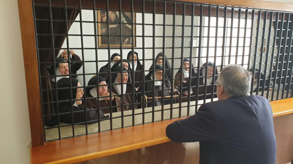 The Carmelite nuns of Pescara, who previously lived in Sant'Egidio, received a visit from Andrea Riccardi