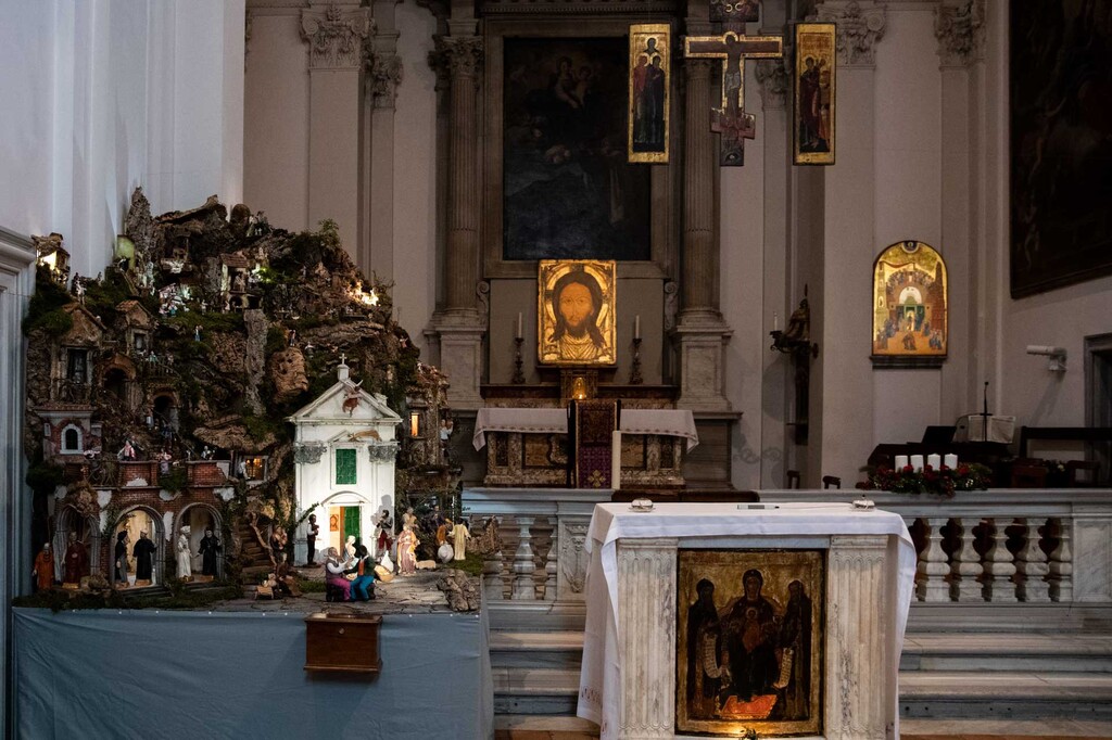 Visitez en ligne la crèche de l'église de Sant'Egidio! Aux côtés de l'enfant Jésus, il y a les pauvres d'aujourd'hui, leurs amis, artistes handicapés, hommes et femmes aux croyances différentes. Un #Noëlpourtous