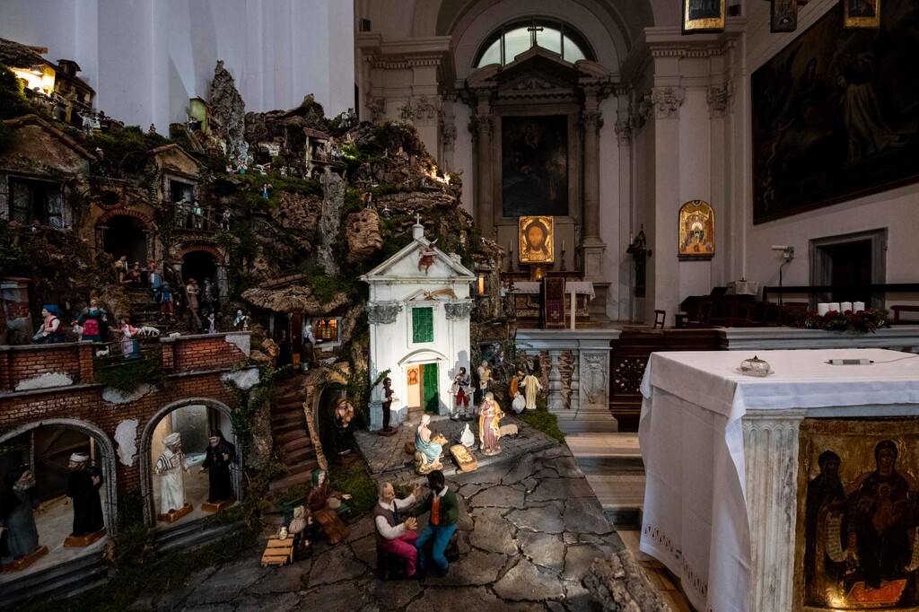 Visitez en ligne la crèche de l'église de Sant'Egidio! Aux côtés de l'enfant Jésus, il y a les pauvres d'aujourd'hui, leurs amis, artistes handicapés, hommes et femmes aux croyances différentes. Un #Noëlpourtous
