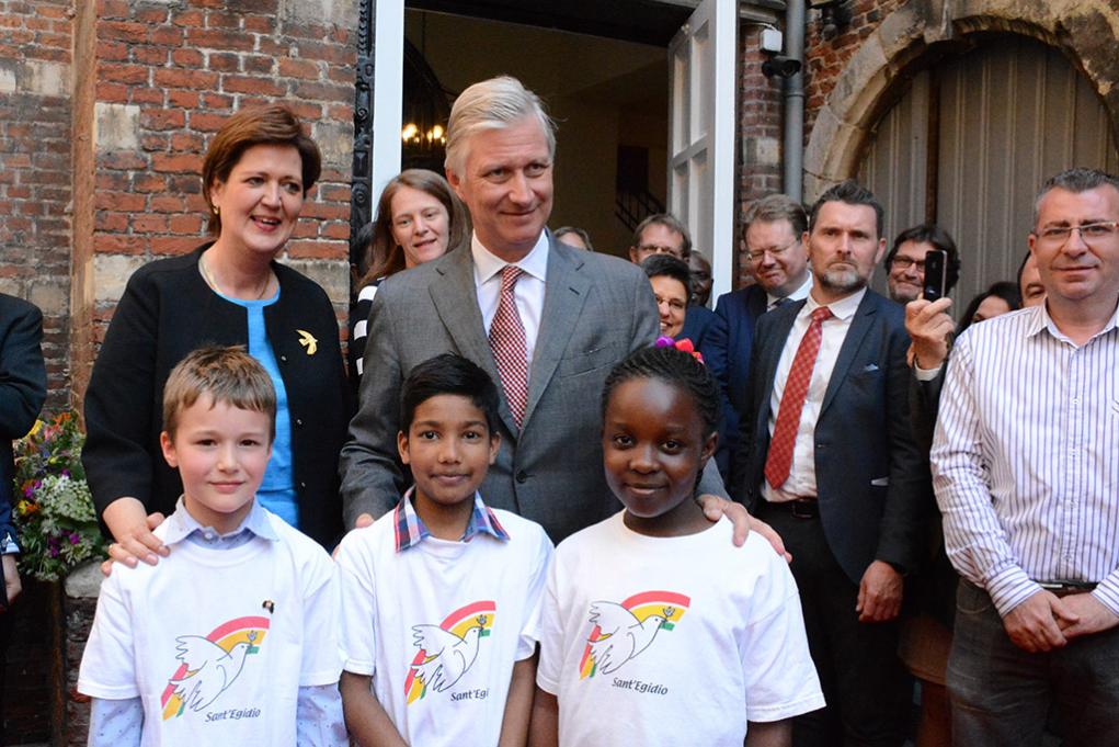 Le Roi Philippe de Belgique rend visite à la Communauté de Sant’Egidio à Anvers à l’occasion de son cinquantième anniversaire