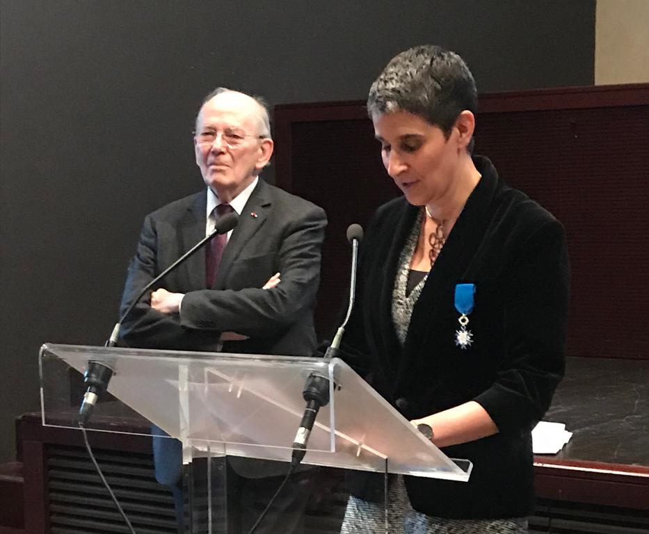 Remise de la médaille dans l'ordre national du Mérite à Valérie Régnier
