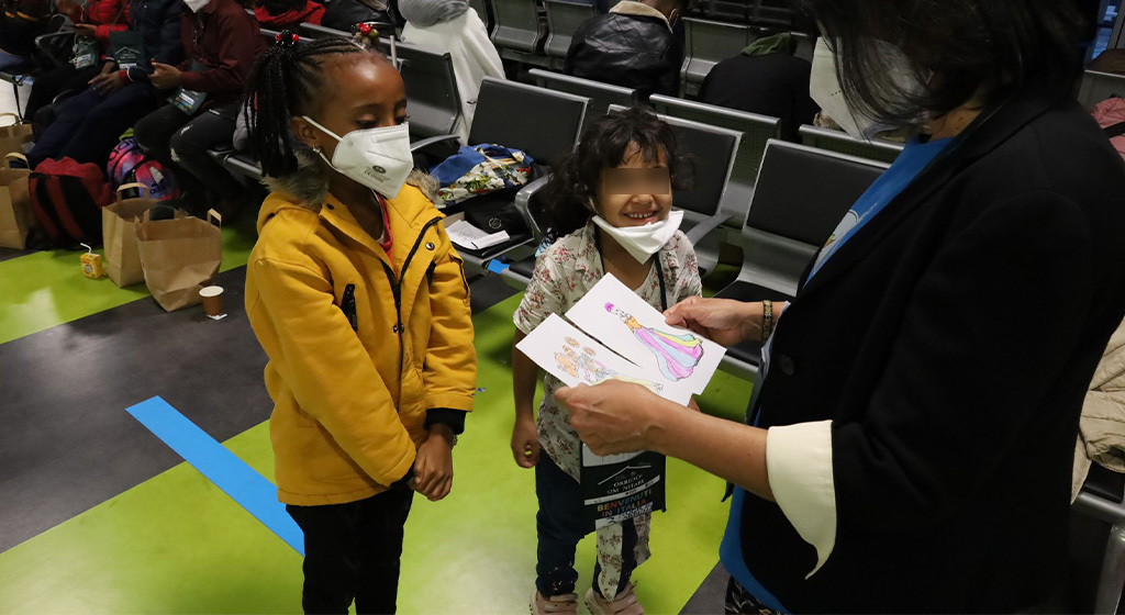 Am Flughafen in Rom sind 42 Flüchtlinge vom Horn Afrikas und aus dem Jemen durch die humanitären Korridore angekommen