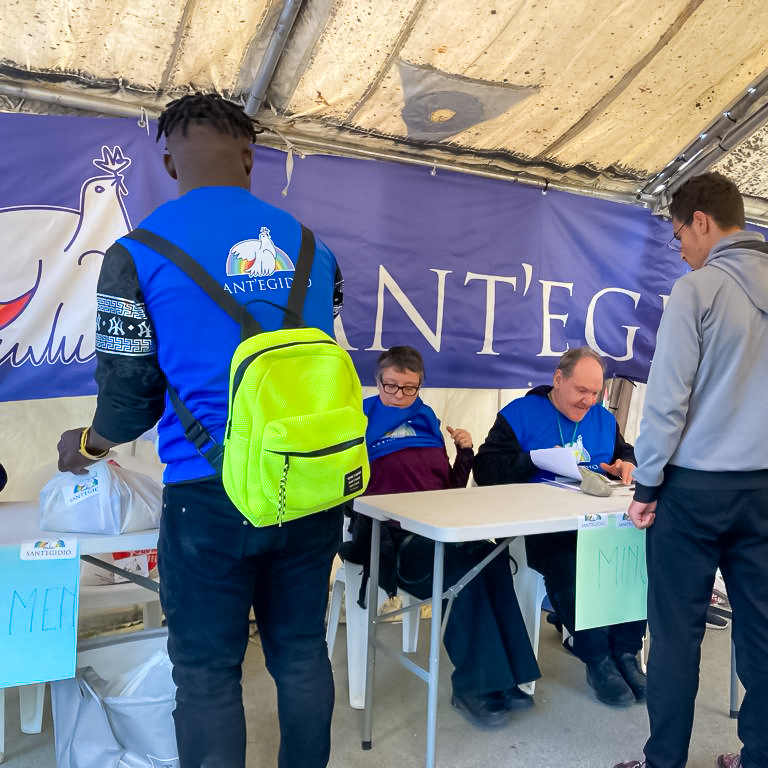 The 'Friendship Tent' has reopened in the Pournara refugee camp in Cyprus: people have come from Italy and Germany to celebrate 'Christmas for all' together