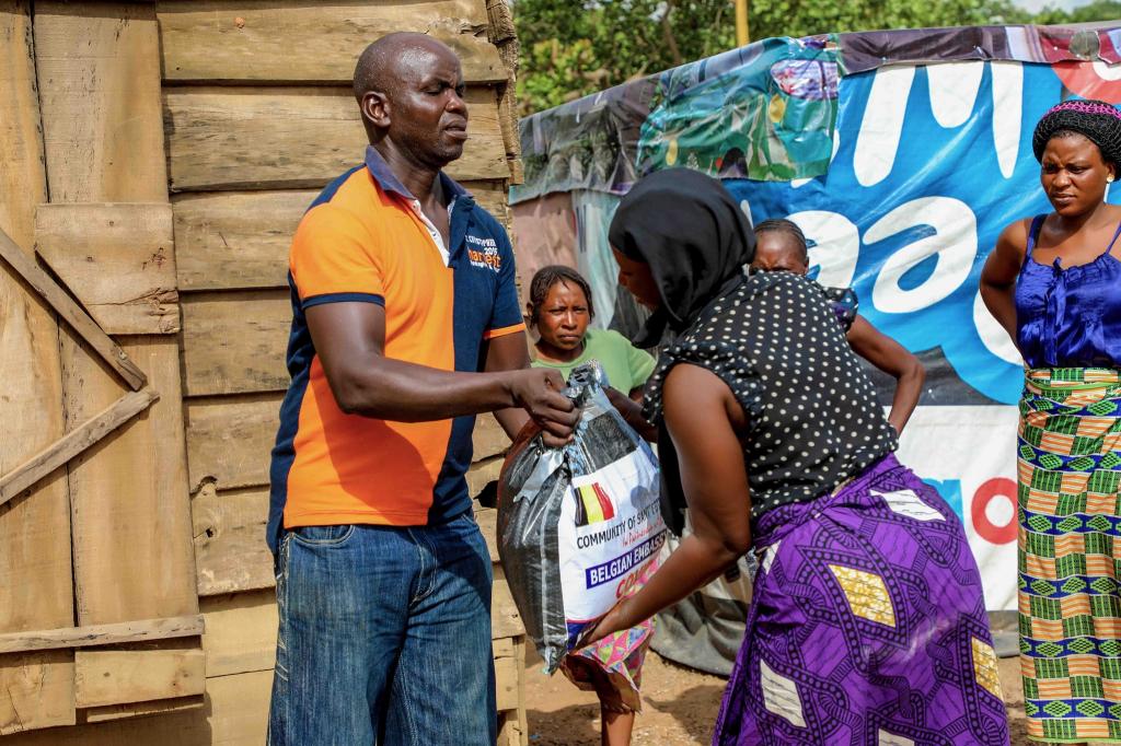 Humanitaire hulp voor binnenlandse vluchtelingen in Kunchigoro, Abuja in Nigeria