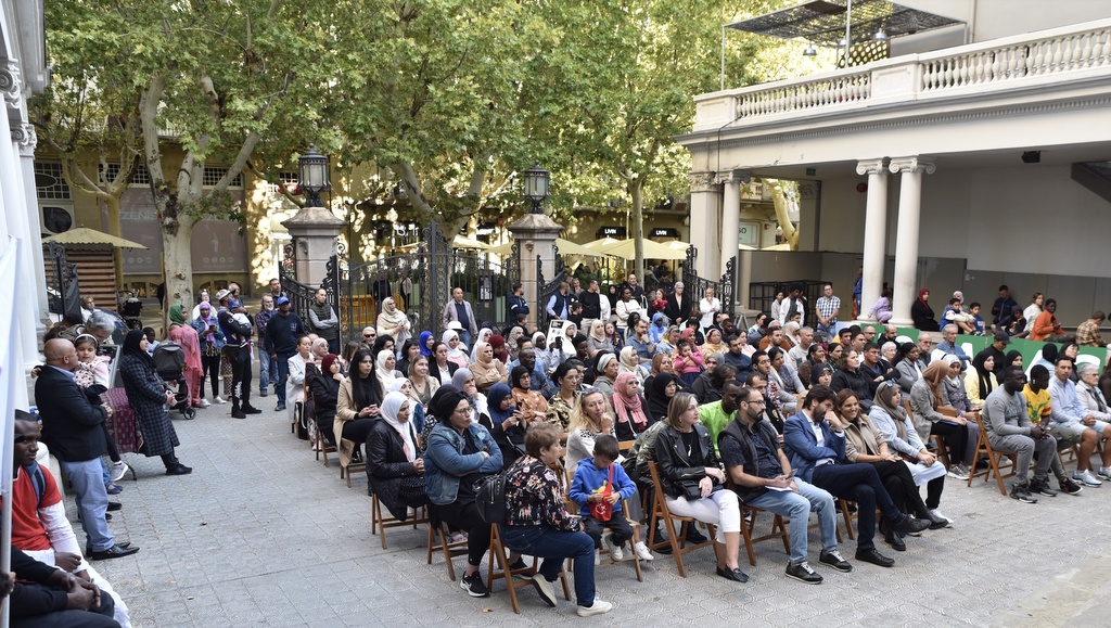 Fiesta en Barcelona y Manresa para los diplomados de la Escuela de Lengua y Cultura
