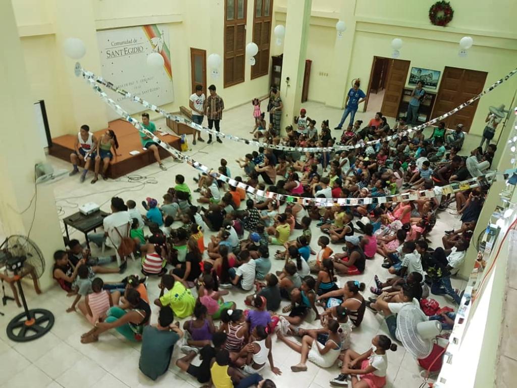 A Cuba tornen a obrir les escoles ... i a la casa de la Comunitat es fa festa
