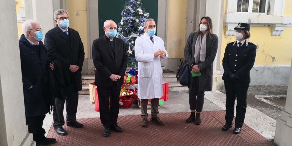 Doni natalizi di Sant'Egidio per i ricoverati dello Spallanzani: il calore di un'amicizia che continua 