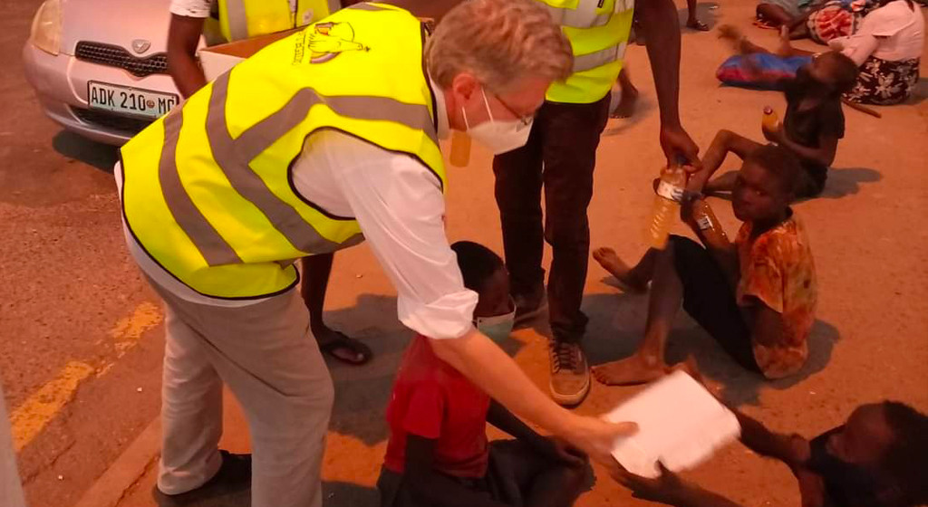 Comida para todos: la campaña de Sant'Egidio para los niños de la calle en Tete, Mozambique